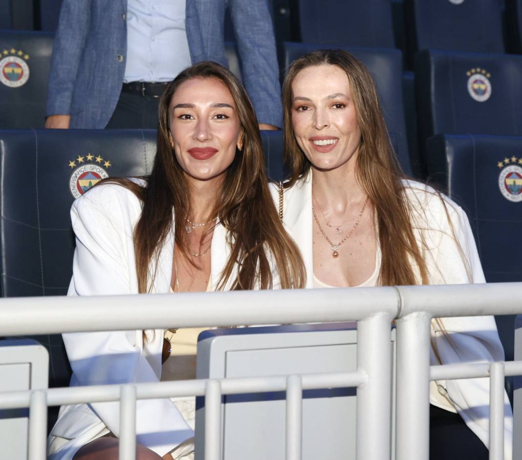 Hande Baladın beyazlar içinde bir anda ortaya çıktı: Geceye damga vurdu 7